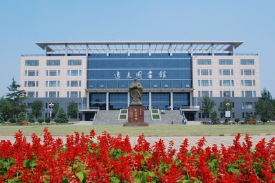 聊城大学图书馆.jpg